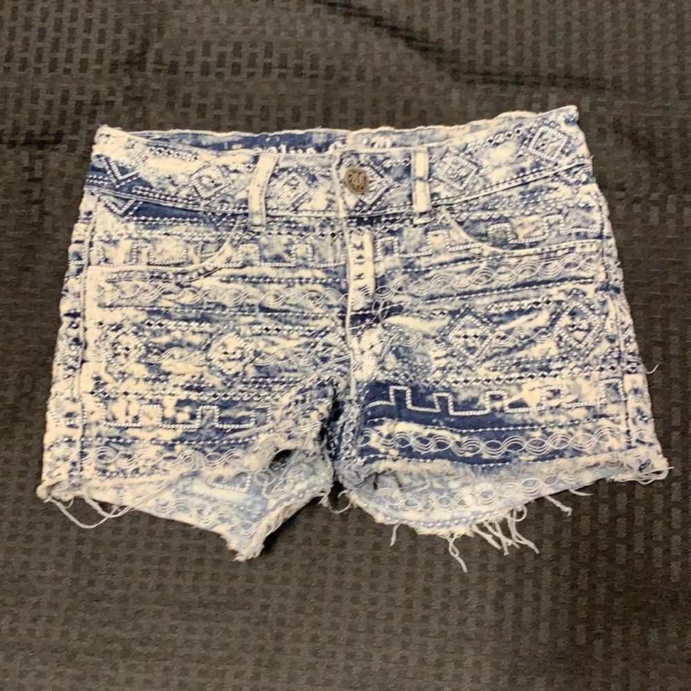 Blue Faith Jean Embroidered Shorts Size 3/4